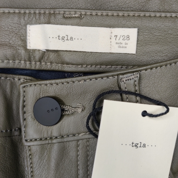 NWT TGA Olive green faux leather cargo pants size 7/28 - Picture 3 of 3